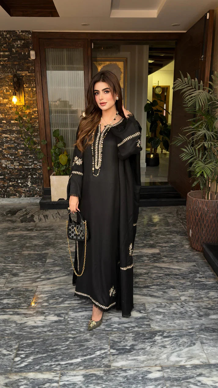 Siyah Embroidered Outfit