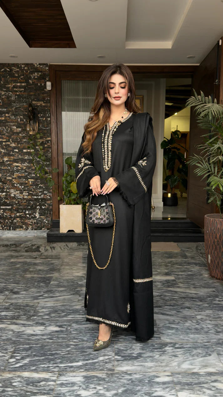 Siyah Embroidered Outfit