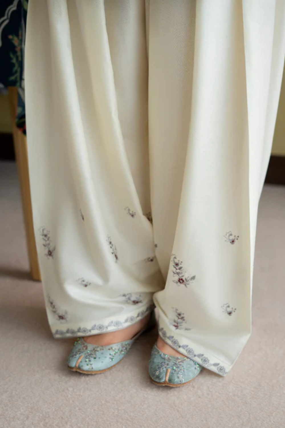 Urwa | Embroidered 2-Piece
