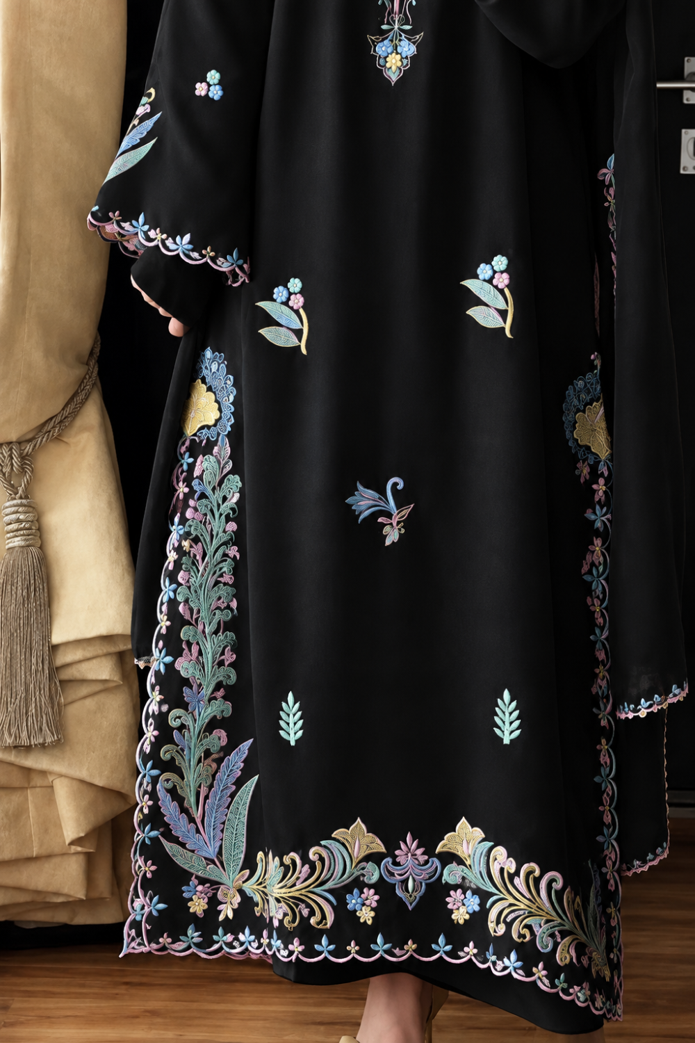 Rosa-e-Noor (Black)