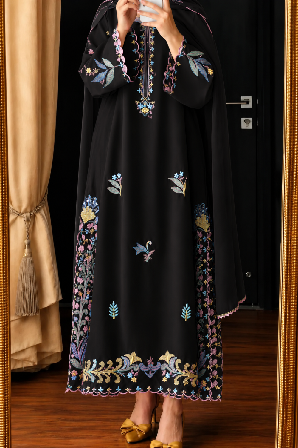 Rosa-e-Noor (Black)